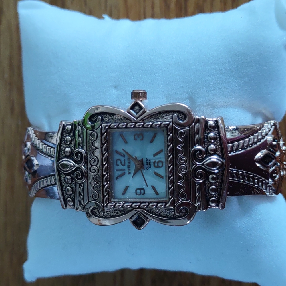 Nwt rose color  watch